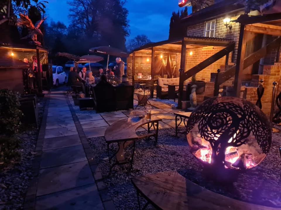 The Red Lion & Cellar Room, Betchworth Εξωτερικό φωτογραφία